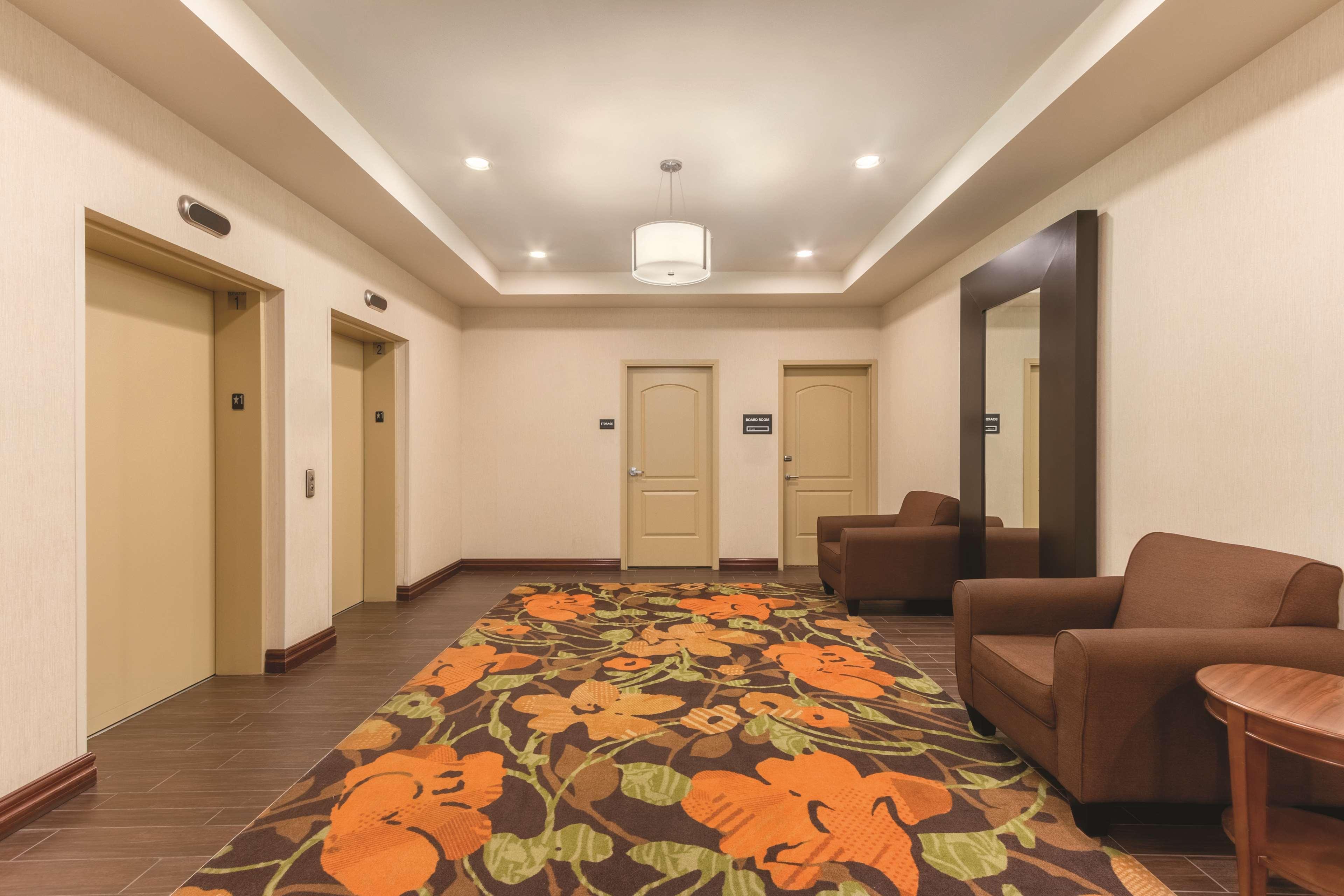 Hampton Inn By Hilton Edmonton South Екстер'єр фото