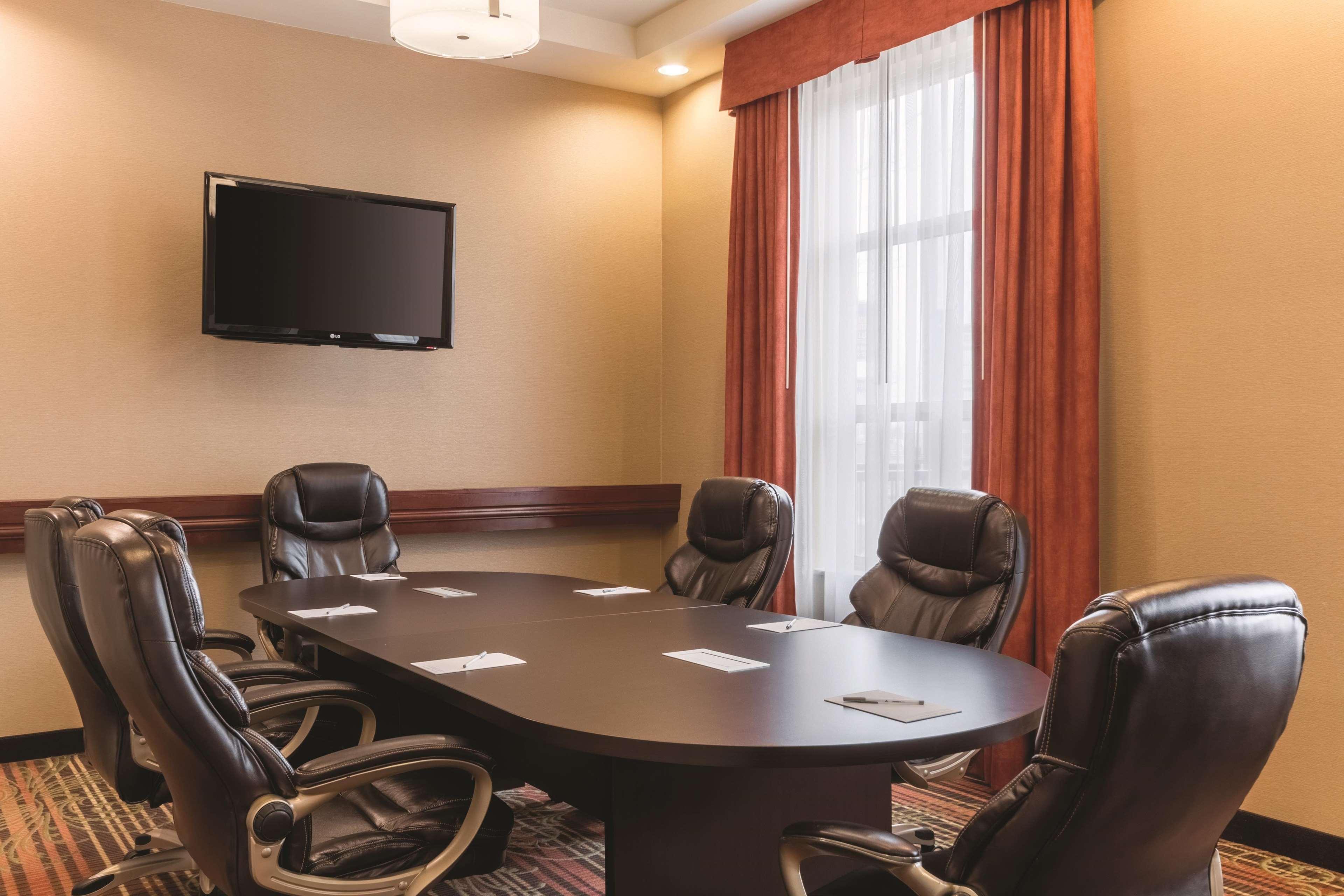 Hampton Inn By Hilton Edmonton South Екстер'єр фото
