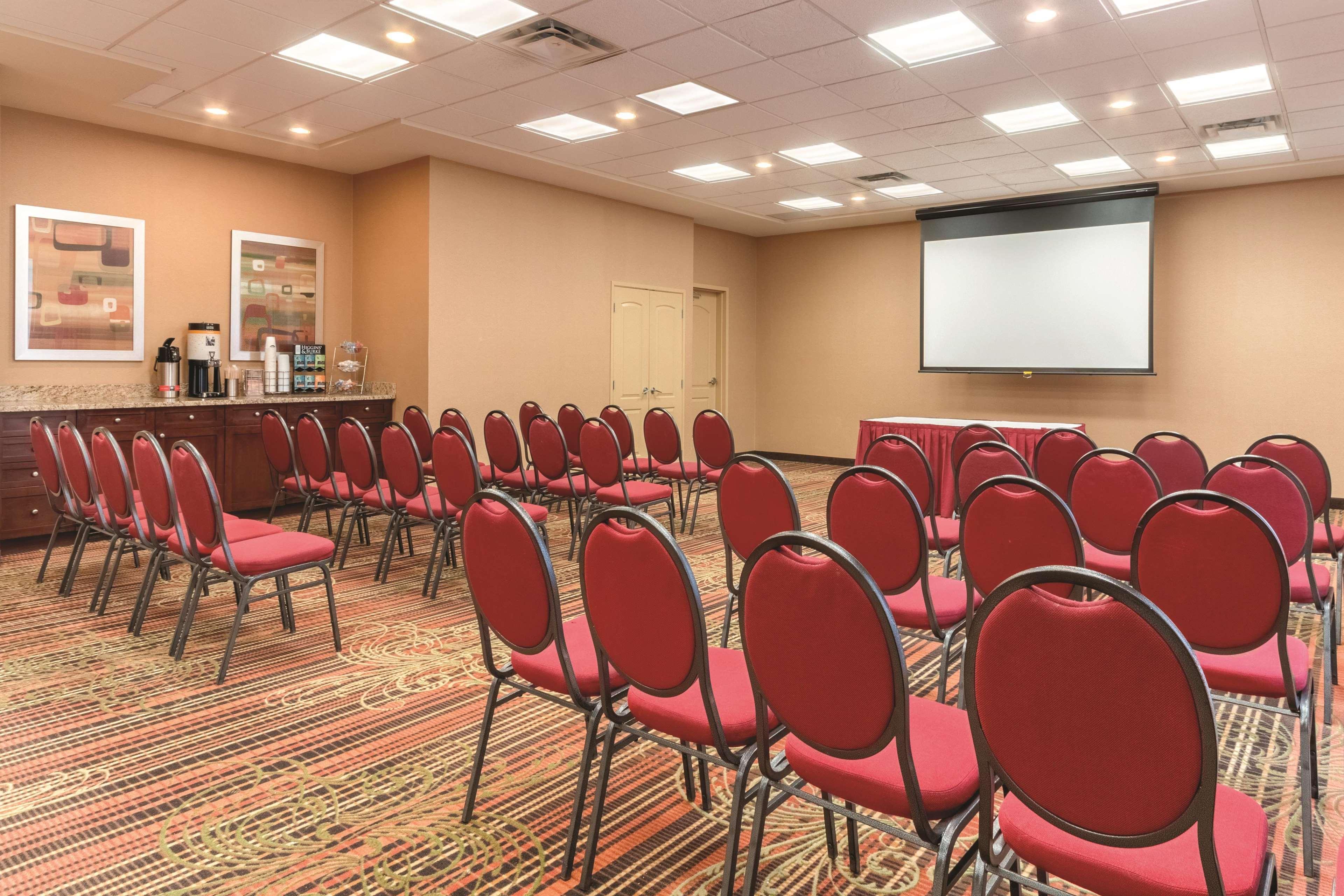 Hampton Inn By Hilton Edmonton South Екстер'єр фото