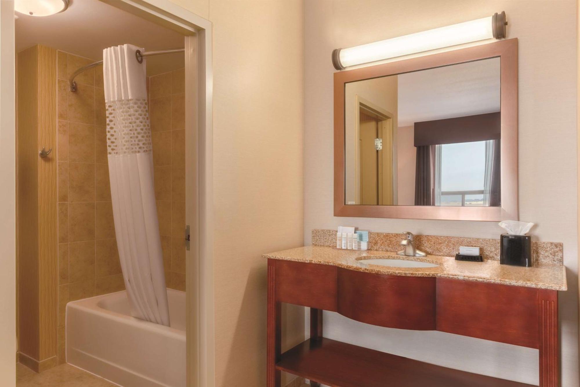 Hampton Inn By Hilton Edmonton South Екстер'єр фото