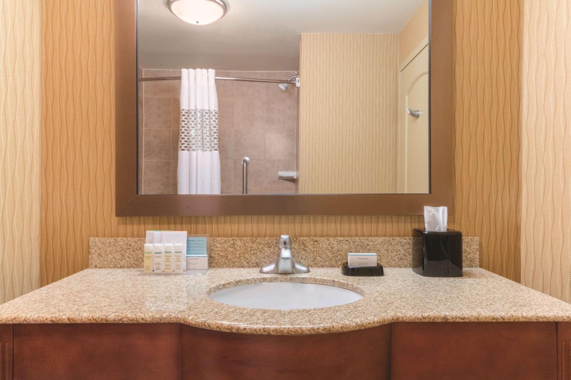 Hampton Inn By Hilton Edmonton South Екстер'єр фото